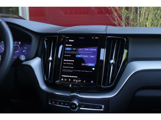 Volvo  XC60 2.0 T6 Plug-in hybrid AWD R-Design | Panoramadak | Harman/Kardon | Head-up | Memory | Camera ActivLease financial lease
