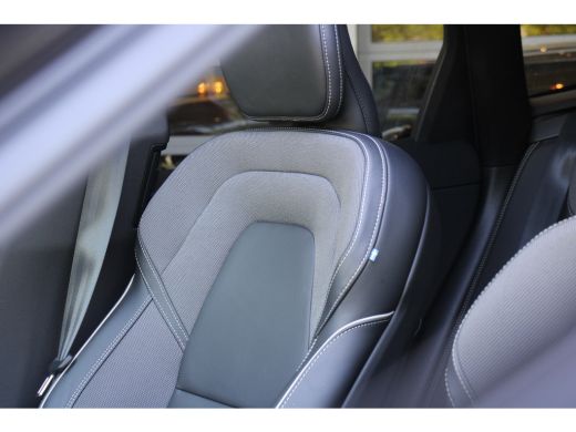 Volvo  XC60 2.0 T6 Plug-in hybrid AWD R-Design | Panoramadak | Harman/Kardon | Head-up | Memory | Camera ActivLease financial lease