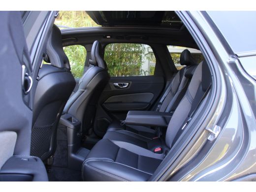 Volvo  XC60 2.0 T6 Plug-in hybrid AWD R-Design | Panoramadak | Harman/Kardon | Head-up | Memory | Camera ActivLease financial lease