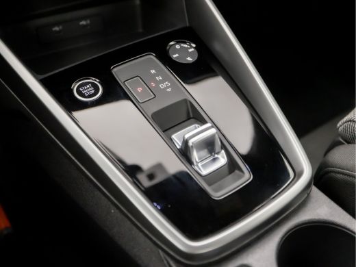 Audi A3 Limousine 30 TFSI Advanced Sport Automaat (GROOT NAVI, APPLE CARPLAY, CAMERA, ADAPTIVE CRUISE, LM... ActivLease financial lease