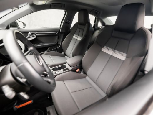 Audi A3 Limousine 30 TFSI Advanced Sport Automaat (GROOT NAVI, APPLE CARPLAY, CAMERA, ADAPTIVE CRUISE, LM... ActivLease financial lease