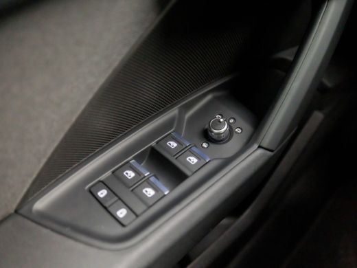 Audi A3 Limousine 30 TFSI Advanced Sport Automaat (GROOT NAVI, APPLE CARPLAY, CAMERA, ADAPTIVE CRUISE, LM... ActivLease financial lease