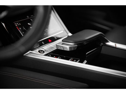 Audi e-tron 55 quattro S edition 408pk | Panoramadak | 360 Camera | 22" | B&O | Virtual Mirrors ActivLease financial lease