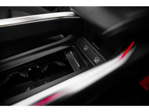 Audi e-tron 55 quattro S edition 408pk | Panoramadak | 360 Camera | 22" | B&O | Virtual Mirrors ActivLease financial lease