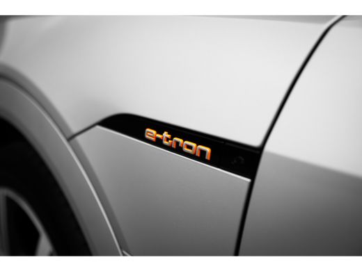 Audi e-tron 55 quattro S edition 408pk | Panoramadak | 360 Camera | 22" | B&O | Virtual Mirrors ActivLease financial lease