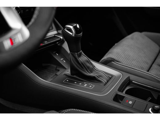 Audi Q3 35 TFSI S Edition Competition 150PK | Trekhaak | Adaptieve Cruise Controle | Stoelverw. Voor | ActivLease financial lease