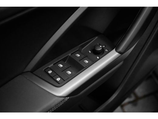 Audi Q3 35 TFSI S Edition Competition 150PK | Trekhaak | Adaptieve Cruise Controle | Stoelverw. Voor | ActivLease financial lease