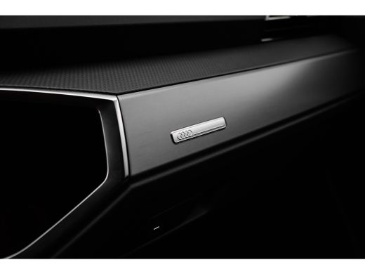 Audi Q3 35 TFSI S Edition Competition 150PK | Trekhaak | Adaptieve Cruise Controle | Stoelverw. Voor | ActivLease financial lease