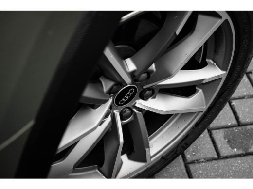 Audi Q3 35 TFSI S Edition Competition 150PK | Trekhaak | Adaptieve Cruise Controle | Stoelverw. Voor | ActivLease financial lease
