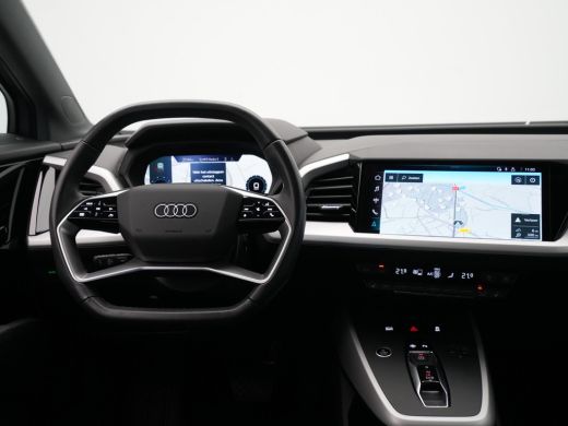 Audi Q4 e-tron 45 Edition 82 kWh 286pk Trekhaak Navigatie Stoelverwarming Pdc Carplay 60 ActivLease financial lease