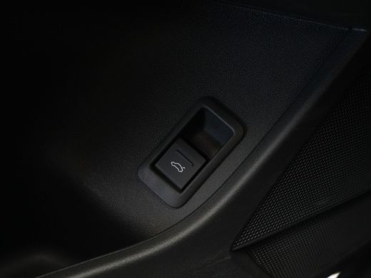 Audi Q4 e-tron 45 Edition 82 kWh 286pk Trekhaak Navigatie Stoelverwarming Pdc Carplay 60 ActivLease financial lease