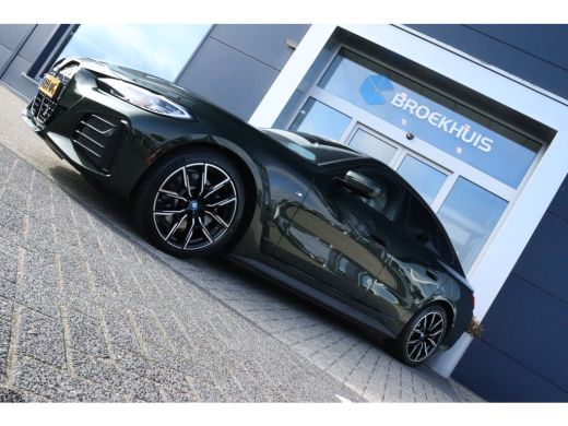 BMW i4 eDrive40 High Executive 84 kWh M-Sport Sanremo Grün | HUD | Camera | Carplay | Trekhaak | Elektri... ActivLease financial lease