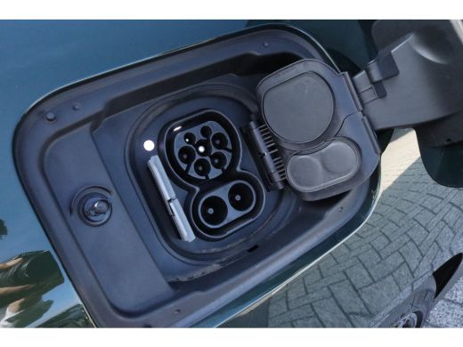 BMW i4 eDrive40 High Executive 84 kWh M-Sport Sanremo Grün | HUD | Camera | Carplay | Trekhaak | Elektri... ActivLease financial lease