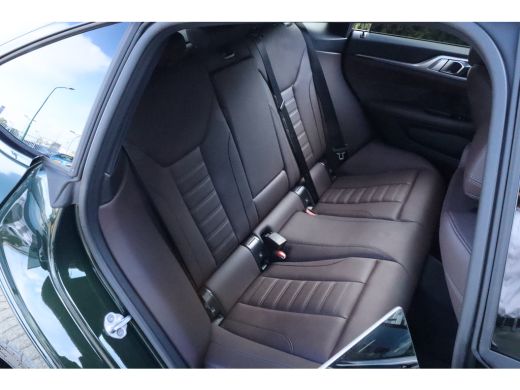 BMW i4 eDrive40 High Executive 84 kWh M-Sport Sanremo Grün | HUD | Camera | Carplay | Trekhaak | Elektri... ActivLease financial lease