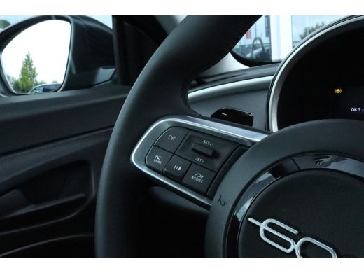Fiat 600 1.2 Hybrid Urban PDC voor en achter | Camera | Dodehoekbewaking | Keyless Entry | Cruise | Climate ActivLease financial lease