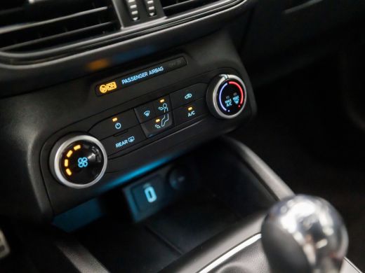 Ford Focus 1.0 EcoBoost ST Line Sport (APPLE CARPLAY, BLACK PAKKET, NAVIGATIE, SPORTSTOELEN, RODE STIKSELS, ... ActivLease financial lease