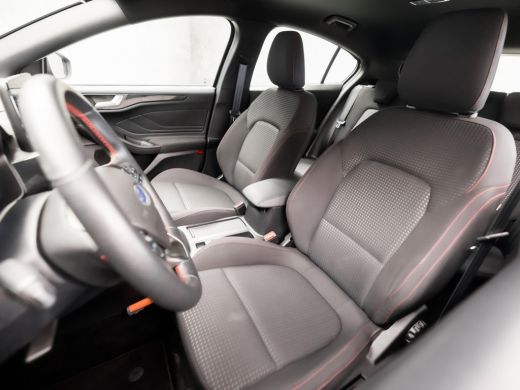 Ford Focus 1.0 EcoBoost ST Line Sport (APPLE CARPLAY, BLACK PAKKET, NAVIGATIE, SPORTSTOELEN, RODE STIKSELS, ... ActivLease financial lease