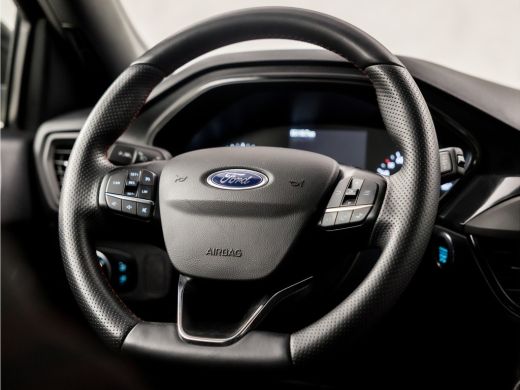 Ford Focus 1.0 EcoBoost ST Line Sport (APPLE CARPLAY, BLACK PAKKET, NAVIGATIE, SPORTSTOELEN, RODE STIKSELS, ... ActivLease financial lease