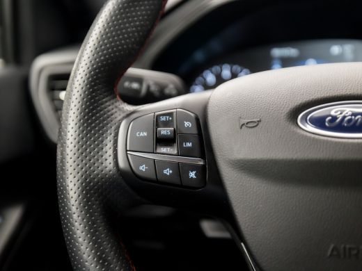 Ford Focus 1.0 EcoBoost ST Line Sport (APPLE CARPLAY, BLACK PAKKET, NAVIGATIE, SPORTSTOELEN, RODE STIKSELS, ... ActivLease financial lease