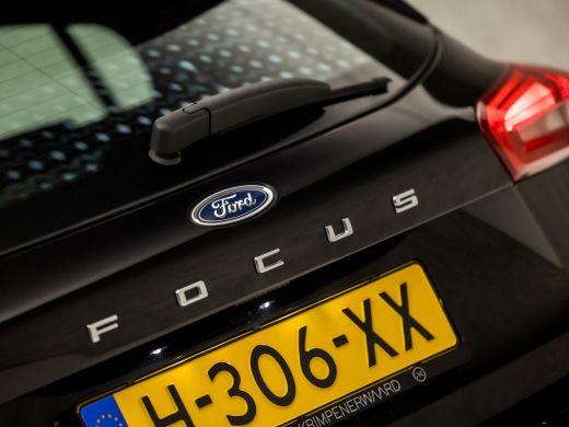 Ford Focus 1.0 EcoBoost ST Line Sport (APPLE CARPLAY, BLACK PAKKET, NAVIGATIE, SPORTSTOELEN, RODE STIKSELS, ... ActivLease financial lease