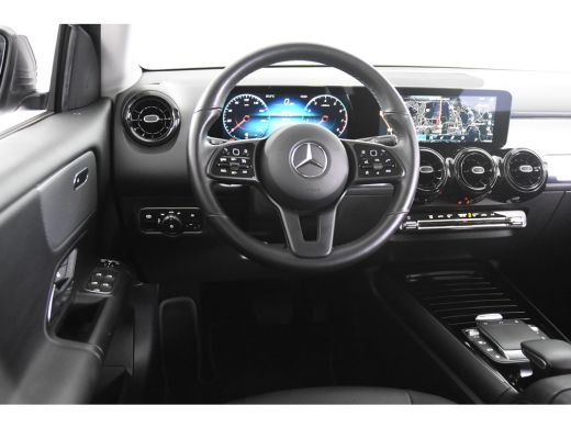 Mercedes-Benz GLB 200 *1ste Eigenaar*Navigatie*Leer*Stoelverwarming*Parkassist* ActivLease financial lease