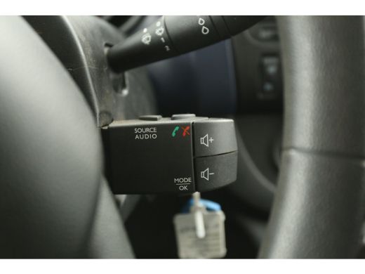 Opel Vivaro 1.6 CDTI L2H1 Airco Cruise Navigatie PDC 3 Persoons LED Elektrpakket Trekhaak ActivLease financial lease