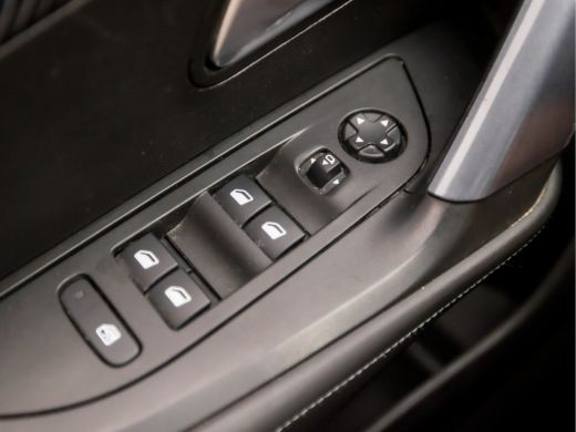 Peugeot 2008 1.2 PureTech GT-line (PANORAMADAK, VIRTUAL COCKPIT, APPLE CARPLAY, GROOT NAVI, CAMERA, TREKHAAK, ... ActivLease financial lease