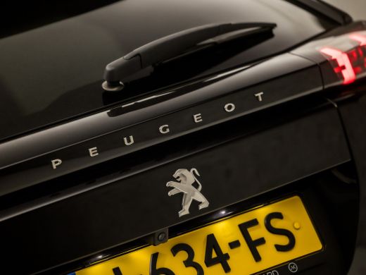 Peugeot 2008 1.2 PureTech GT-line (PANORAMADAK, VIRTUAL COCKPIT, APPLE CARPLAY, GROOT NAVI, CAMERA, TREKHAAK, ... ActivLease financial lease