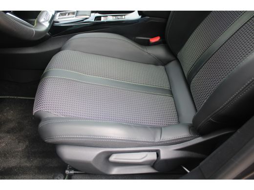 Peugeot 208 1.2 PureTech GT | Automaat | Navigatie | Camera | Panoramadak | Adaptieve cruise | Full LED | ActivLease financial lease
