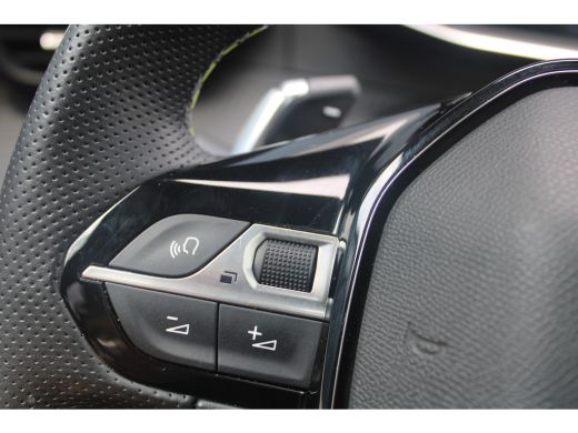 Peugeot 208 1.2 PureTech GT | Automaat | Navigatie | Camera | Panoramadak | Adaptieve cruise | Full LED | ActivLease financial lease