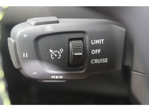 Peugeot 208 1.2 PureTech GT | Automaat | Navigatie | Camera | Panoramadak | Adaptieve cruise | Full LED | ActivLease financial lease