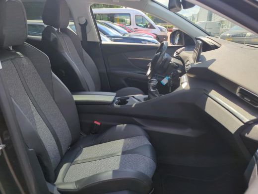 Peugeot 3008 1.2 PureTech Allure | Navigatie | Panorama/schuifdak | 19 Inch lichtmetaal | 1e Eigenaar | 52.000... ActivLease financial lease