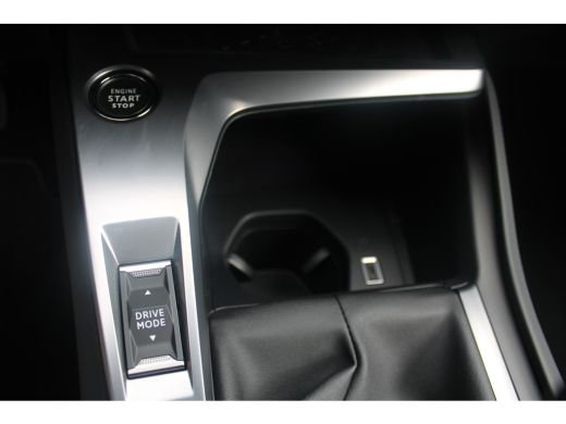 Peugeot 308 1.2 PureTech Allure Pack Business | Navigatie | Camera | Apple carplay | All season | Keyless | 1... ActivLease financial lease