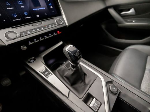 Peugeot 308 SW 1.2 PureTech Sport (APPLE CARPLAY, GROOT NAVIGATIE, STOELVERWARMING, KEYLESS START, LED KOPLAM... ActivLease financial lease