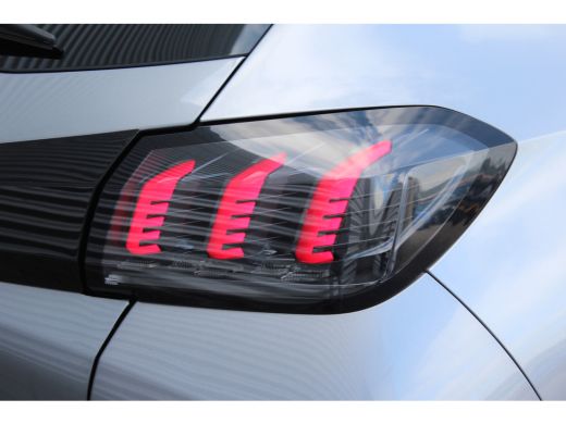 Peugeot e-208 EV 136PK GT PACK AUTOMAAT / NAVI / LEDER / CLIMA / PDC / 17" LMV / CAMERA / KEYLESS / WINTERPAKKE... ActivLease financial lease