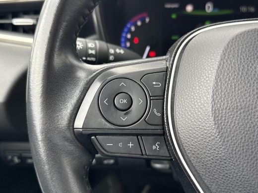 Toyota Corolla Touring Sports 1.8 Hybrid Style **NAVIGATIE/ STOELVERWARMING/ ELEKTRISCHE ACHTERKLEP/ 36 MAANDEN GARANTIE** ActivLease financial lease
