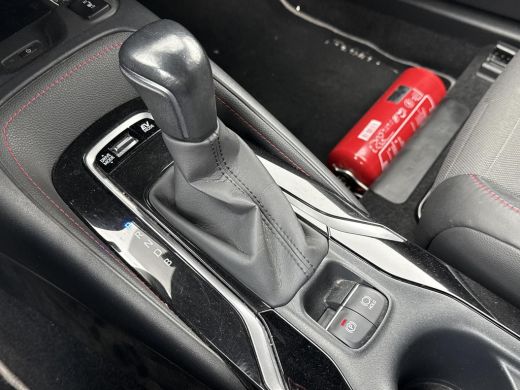 Toyota Corolla Touring Sports 1.8 Hybrid Style **NAVIGATIE/ STOELVERWARMING/ ELEKTRISCHE ACHTERKLEP/ 36 MAANDEN GARANTIE** ActivLease financial lease