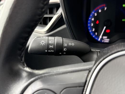 Toyota Corolla Touring Sports 1.8 Hybrid Style **NAVIGATIE/ STOELVERWARMING/ ELEKTRISCHE ACHTERKLEP/ 36 MAANDEN GARANTIE** ActivLease financial lease