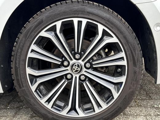 Toyota Corolla Touring Sports 1.8 Hybrid Style **NAVIGATIE/ STOELVERWARMING/ ELEKTRISCHE ACHTERKLEP/ 36 MAANDEN GARANTIE** ActivLease financial lease