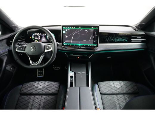 Volkswagen Passat Variant 1.5 eHybrid 272PK DSG-6 R-Line Business | PANORAMADAK | TREKHAAK | 19 INCH | ELEKTR. A. K... ActivLease financial lease