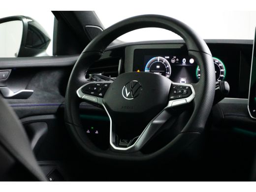 Volkswagen Passat Variant 1.5 eHybrid 272PK DSG-6 R-Line Business | PANORAMADAK | TREKHAAK | 19 INCH | ELEKTR. A. K... ActivLease financial lease