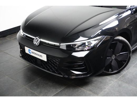 Volkswagen Passat Variant 1.5 eHybrid 272PK DSG-6 R-Line Business | PANORAMADAK | TREKHAAK | 19 INCH | ELEKTR. A. K... ActivLease financial lease