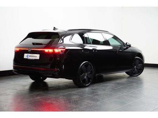 Volkswagen Passat Variant 1.5 eHybrid 272PK DSG-6 R-Line Business | PANORAMADAK | TREKHAAK | 19 INCH | ELEKTR. A. K... ActivLease financial lease