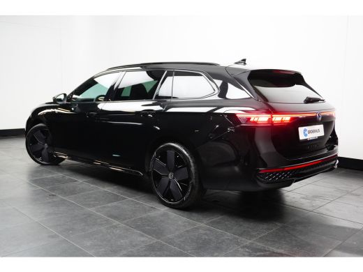 Volkswagen Passat Variant 1.5 eHybrid 272PK DSG-6 R-Line Business | PANORAMADAK | TREKHAAK | 19 INCH | ELEKTR. A. K... ActivLease financial lease