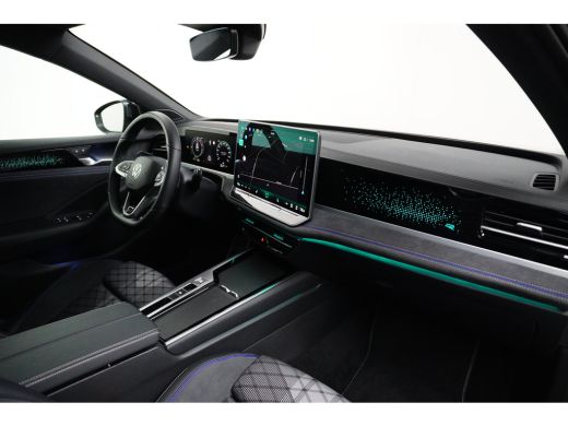 Volkswagen Passat Variant 1.5 eHybrid 272PK DSG-6 R-Line Business | PANORAMADAK | TREKHAAK | 19 INCH | ELEKTR. A. K... ActivLease financial lease