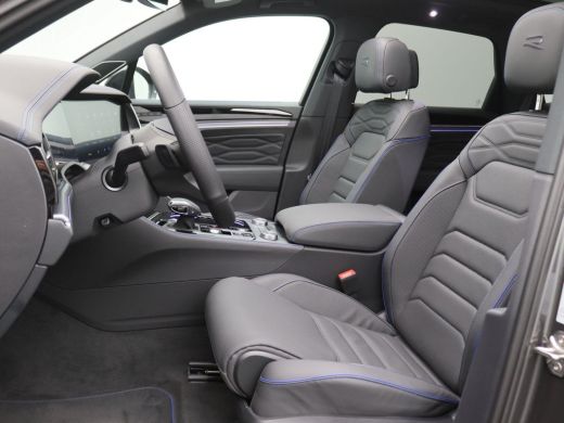 Volkswagen Touareg 3.0 TSi eHybrid 4MOTION R Edition 463PK DSG matrix led, trekhaak, panoramadak, 360gr. camera, led... ActivLease financial lease
