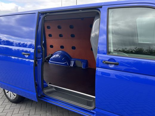 Volkswagen Transporter 2.0 TDI 150 PK AUTOMAAT DSG COMFORTLINE EXE / L2H1 / 1e EIG. / 24.504KM !! / AIRCO / CRUISE / NAV... ActivLease financial lease