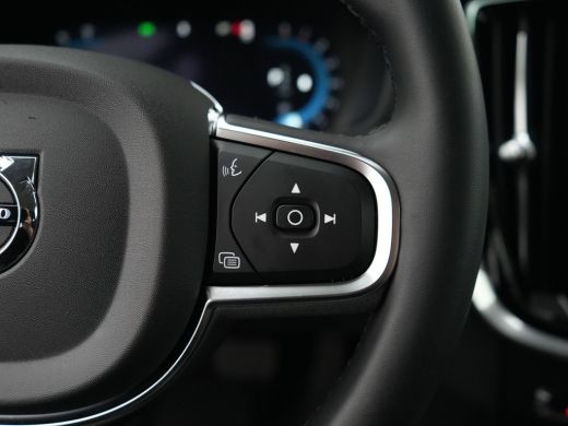 Volvo  V60 2.0 B3 Essential Edition | Adaptive Cruise | BLIS | Trekhaak | Stoelverwarming | Google | 18" ActivLease financial lease