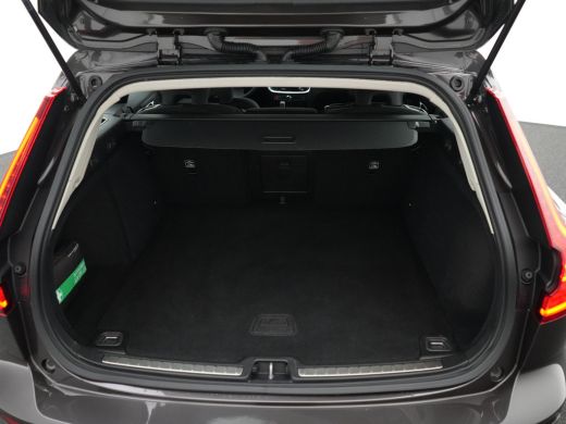 Volvo  V60 2.0 B3 Essential Edition | Adaptive Cruise | BLIS | Trekhaak | Stoelverwarming | Google | 18" ActivLease financial lease