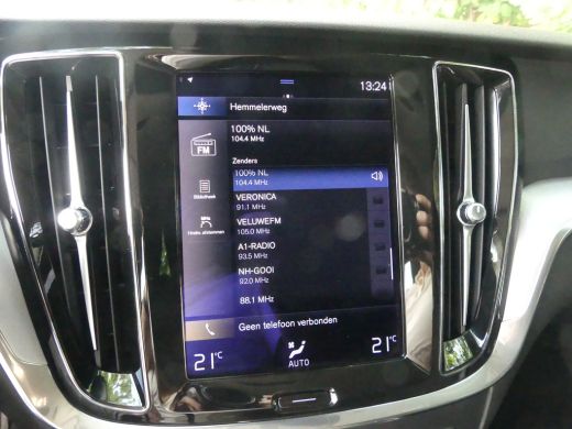 Volvo  V60 2.0 B3 Momentum Advantage | TREKHAAK | CAMERA | PARKEERSENSOREN V+A | NAVI | ActivLease financial lease